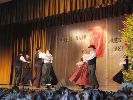 Prireditev Druži naju ples in petje posvečena dnevu žena 17